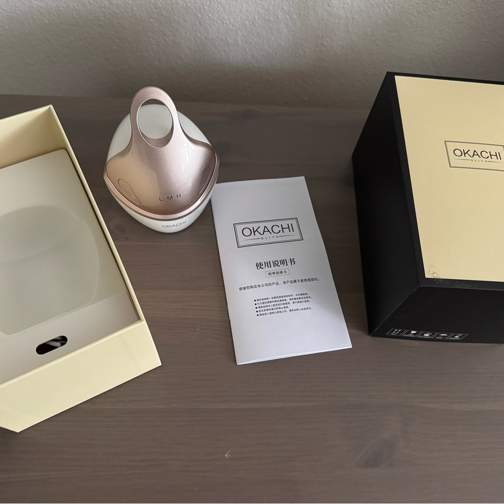 Okachi Facial Massager in Pink and White